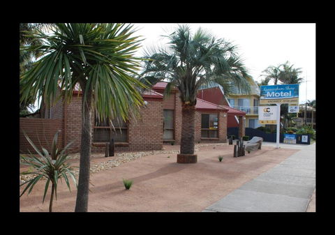 Cunningham Shore Motel - Dentist Find 2