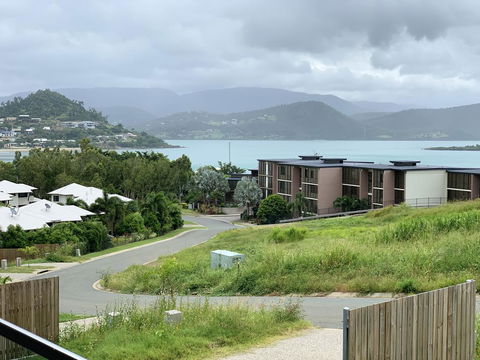 DAYDREAMING Airlie Beach, Water Views & Only 200m To Boardwalk. - Dentist Find 2