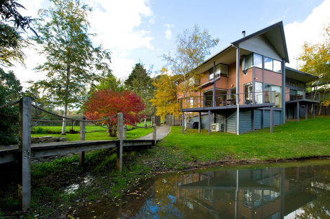 Daylesford Lake Villa 1 - Dentist Find 0