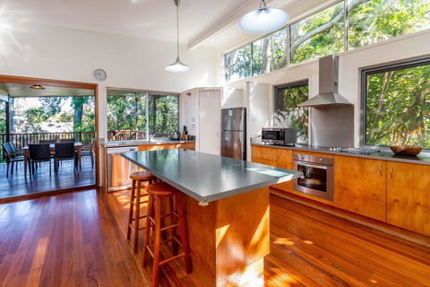 Decked Out For A Fantastic Holiday - Winnett St, Woorim (Upstairs Only) - Dentist Search 2