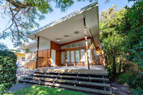 Decked Out For A Fantastic Holiday - Winnett St, Woorim (Upstairs Only) - Dentist Search 0