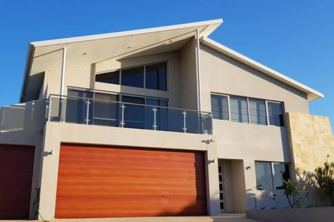 Delux Living In Wannanup - Dentist Find 2