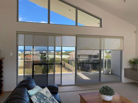 Delux Living In Wannanup - Dentist Find 3