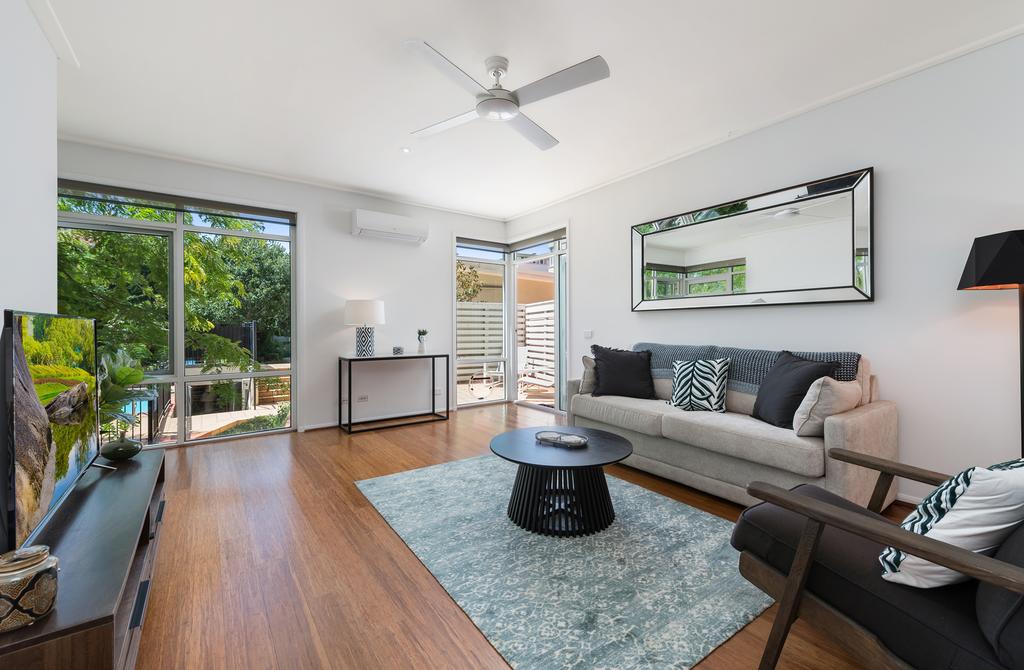 Deluxe Unit with Pool Parking and Gym near Beaches