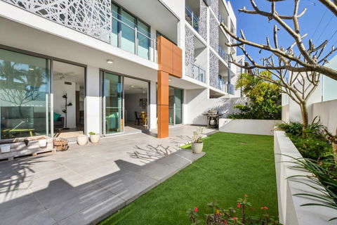 Designer Beach Apartment - Saffire Mooloolaba - Dentist Find 0