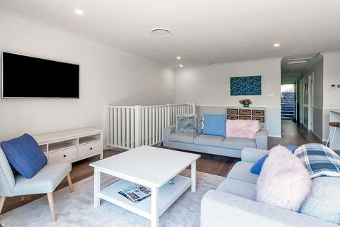 DESIGNER HOLIDAY BEACH PAD // 4 BED // COPA - Dentists Australia 2