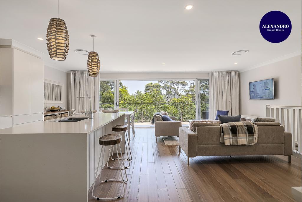 DESIGNER HOLIDAY BEACH PAD // 4 BED // COPA