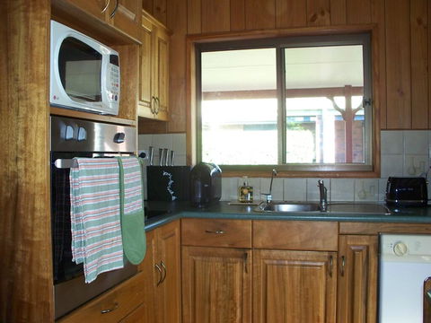 Dog Friendly Holiday House At Red Beach - Dentist Find 3