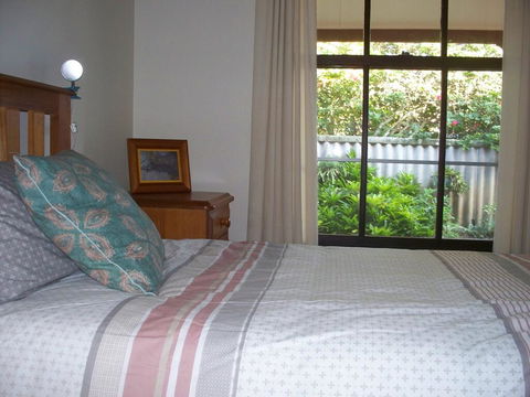 Dog Friendly Holiday House At Red Beach - Dentist Find 1