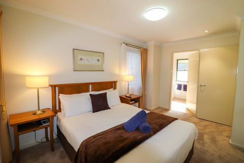 Dollarbird Treetops Townhouse - Dentists Australia 3