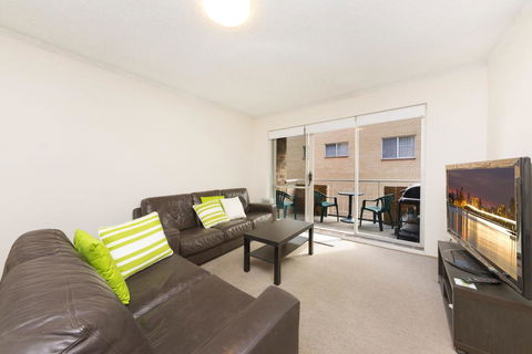 Dolphin Court 1/48 North Street - Dentist Find 2