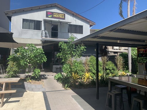 Down Under Hostels - Dentist Find 1