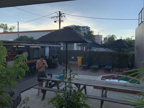 Down Under Hostels - Dentist Find 2
