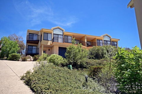 Dromaius 5 - Great Views Of The Snowy Mountains - Dentist Search 0