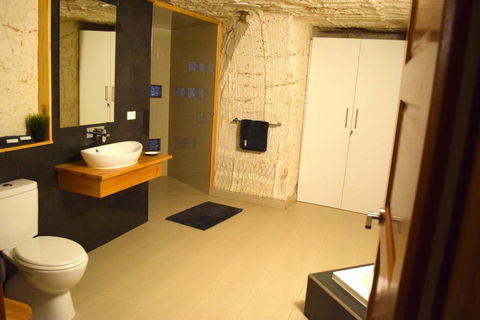 Dug Out B&B Apartments - Dentist Search 3