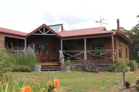 Eagle's Roost Farmstay B&B - Dentists Australia 0