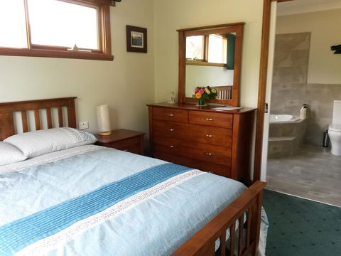 Eagle's Roost Farmstay B&B - Dentists Australia 1