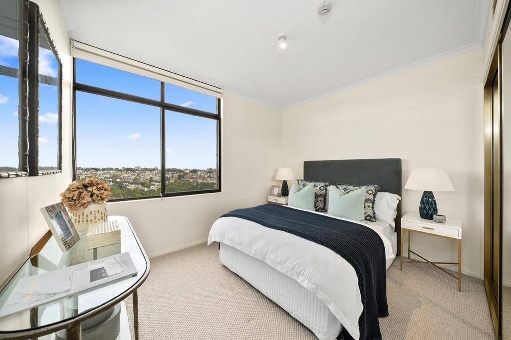 East Mirvac Building with Convenient Living