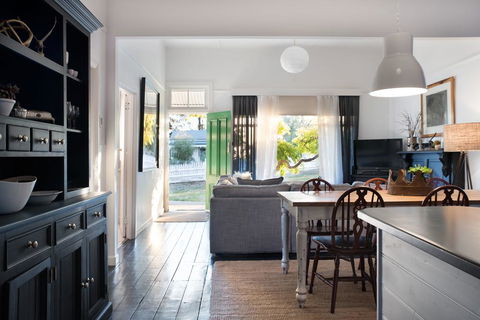 Ebony Twigg - Dentist Find 3