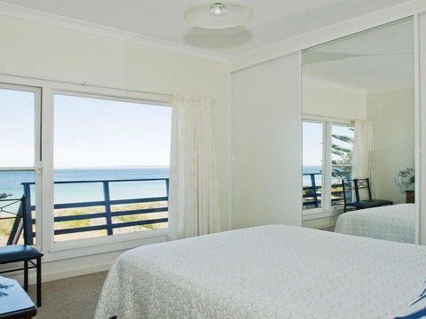 Eden On The Beach - Beachside Getaway - Dentists Australia 3