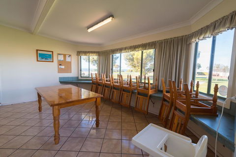 Edithburgh Caravan Park - Dentists Australia 2