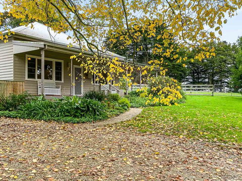 Elm Cottage - Dentist Find 0