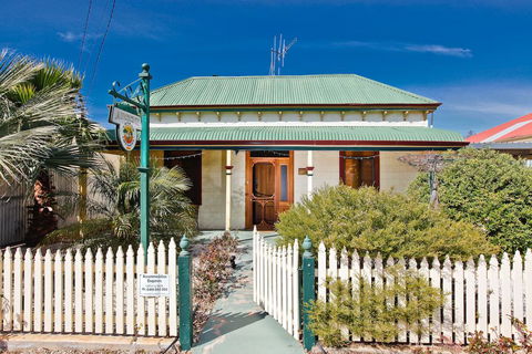 Emaroo Cottages Broken Hill - Dentists Australia 0