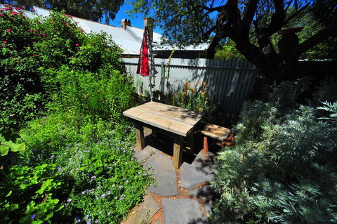 Emma Tiver Heritage Cottage - Dentist Find 1