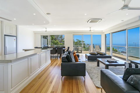 Enjoy The Views, Sunshine Beach - Dentist Find 2