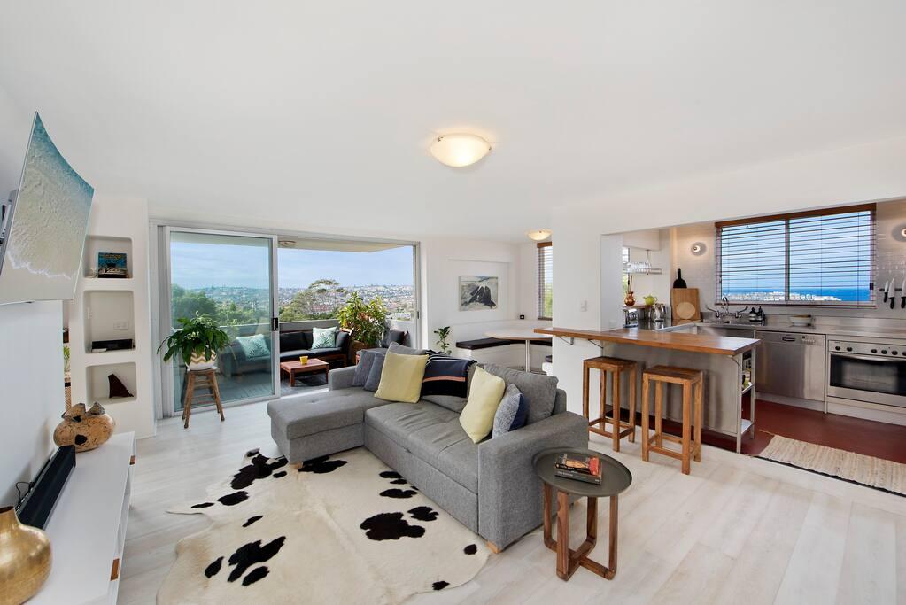 Experience Bondi Beach As Your Backdrop