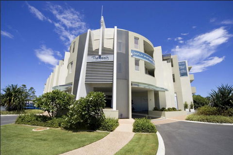 EXTRA LARGE 2 Bed Apartment - 3 Pools And Spa - Mountain View - BEACHFRONT LOCATION CABARITA BEACH - Dentist Search 1