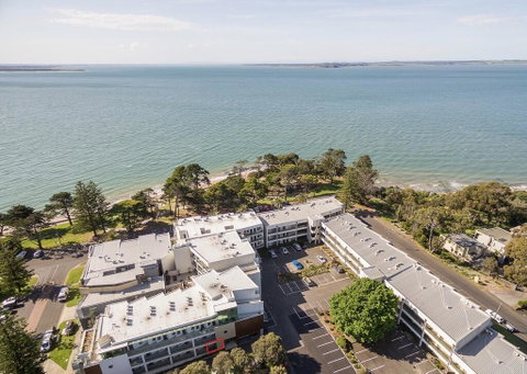 FAMILY ISLAND GETAWAY - BEACHFRONT APARTMENT - Dentist Find 0