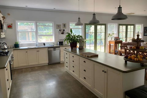 Farm House At The Gateway To The King Valley - Dentists Australia 3