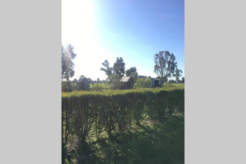 Farm House At The Gateway To The King Valley - Dentists Australia 0