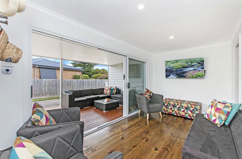 Fielding's Lair - The Ultimate Family Retreat - House & Bungalow - Dentist Search 1