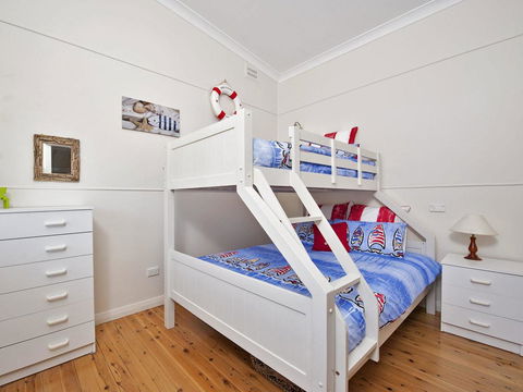 Fingal Beach Shack @ Fingal Bay - Dentist Find 2