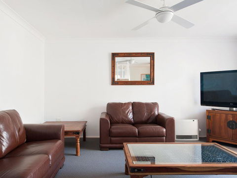 Fingal Waves @ Fingal Bay NSW - Dentist Search 2