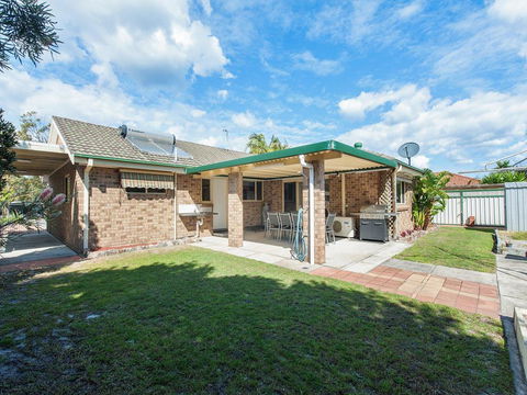 Fingal Waves @ Fingal Bay NSW - Dentist Search 0