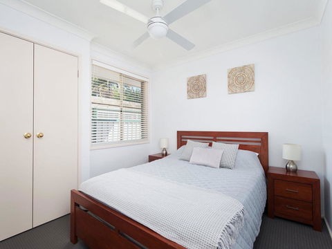 Fingal Waves @ Fingal Bay NSW - Dentist Search 1