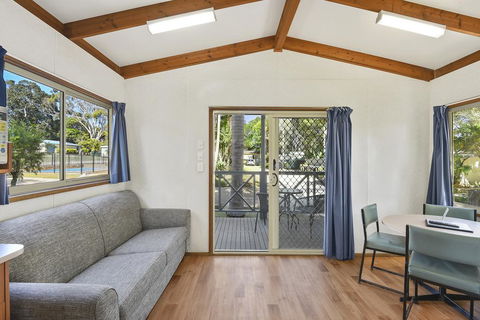 Flynns Beach Caravan Park - Dentist Find 1