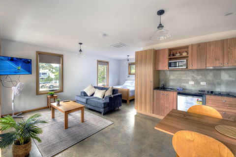 Freycinet Stone Studio 7 - Quartz - Dentists Australia 0