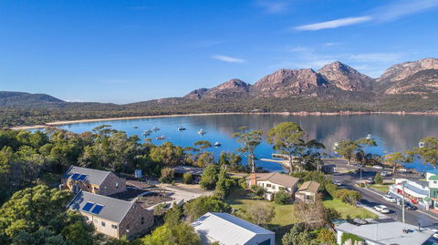 Freycinet Stone Studio 7 - Quartz - Dentists Australia 3