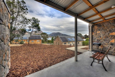 Freycinet Stone Studio 7 - Quartz - Dentists Australia 1
