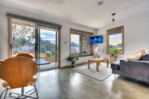 Freycinet Stone Studio 7 - Quartz - Dentists Australia 2
