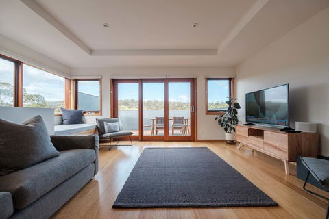 Freycinet Studios Bay - Dentists Australia 2