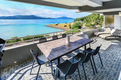 Fully Renovated Frangipani Beach Front Apartments - Dentist Find 0