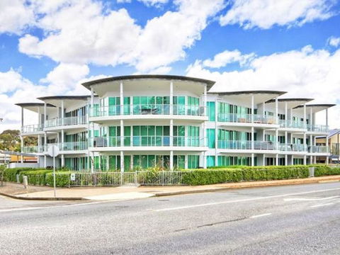 Gallery Resort Apartments - Dentists Australia 0