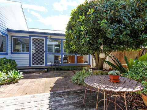 Garden Cottage - Dentist Find 1