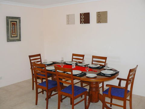 Geraldton Luxury Vacation Home - Dentist Find 3