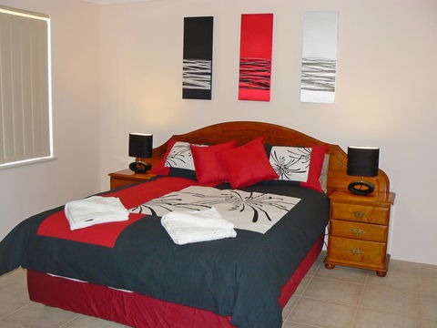 Geraldton Luxury Vacation Home - Dentist Find 0